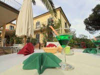 villa-wanda-aperitivo-giardino